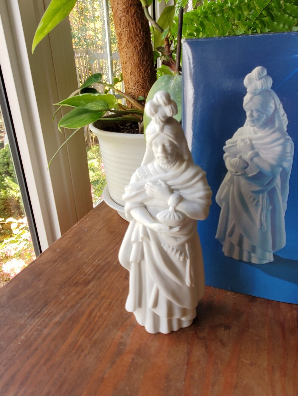 Vintage 1982 Avon Nativity Collectibles The Magi Balthasar Porcelain Boxed